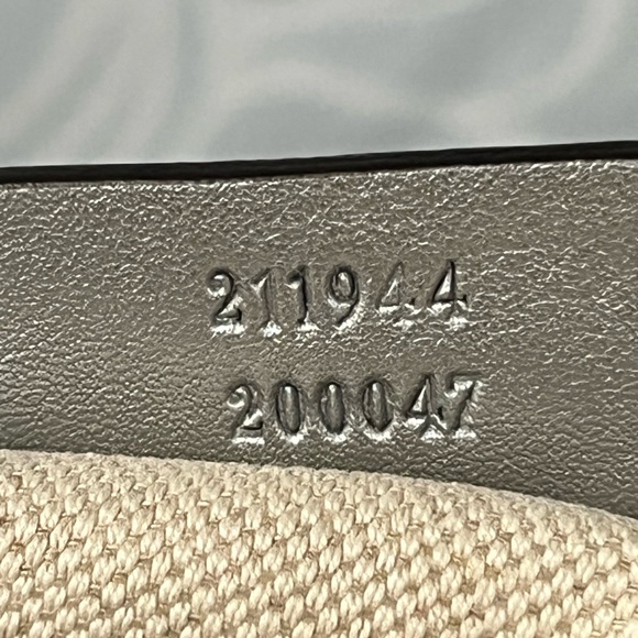 Authentic Gucci Silver Sukey Tote - Picture 10 of 15
